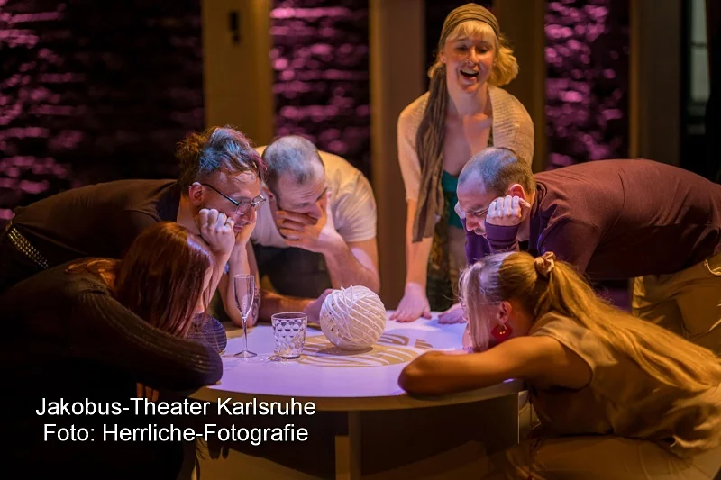 Theaterstück Der Spieleabend Alle staunen um Kugel Theaterstück Der Spieleabend Alle staunen um Kugel